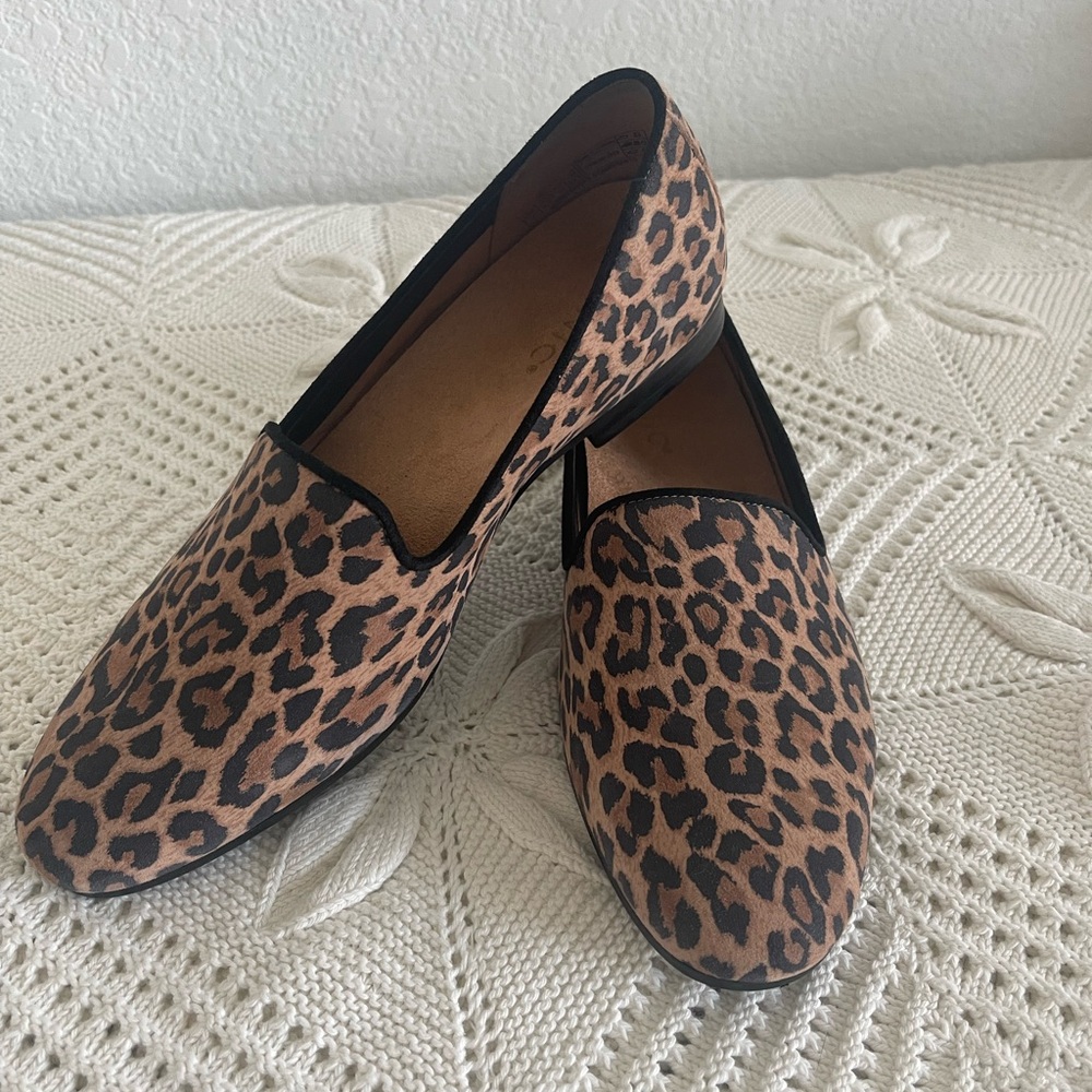 Vionic Leopard Patterned Loafers size 7
